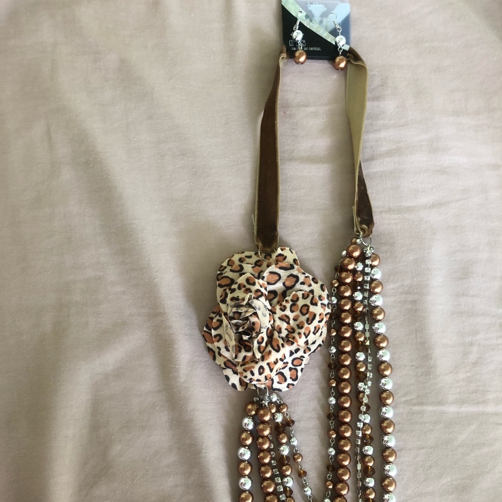 Leopard necklace **earrings are included